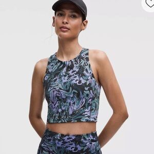 NWT LULULEMON Swift Speed Cropped Tank Top
B/C Cup SZ 6